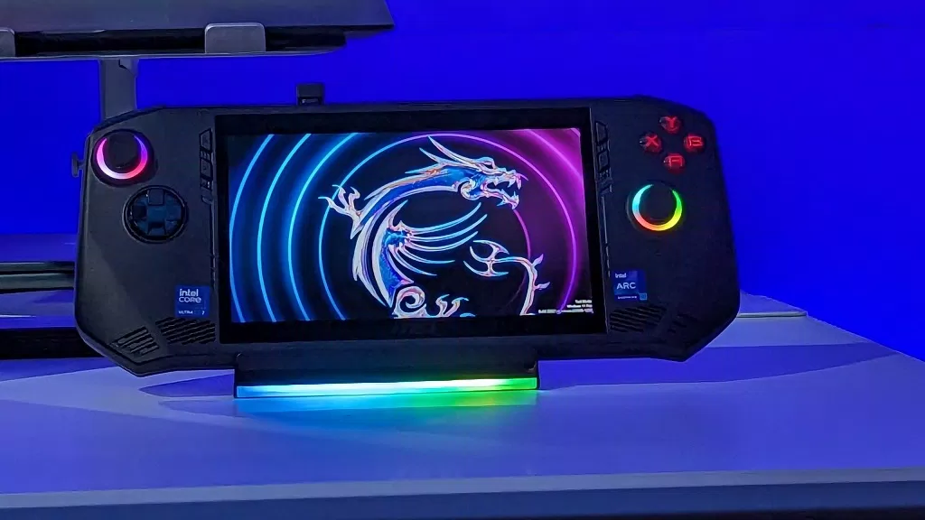 Máy chơi game cầm tay MSI Claw (Ảnh: Internet) Máy chơi game cầm tay MSI Claw (Ảnh: Internet)