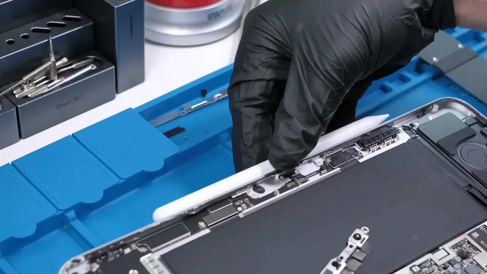 Vị trí đặt bút Apple Pencil của iPad Pro M4 (Ảnh: Internet)