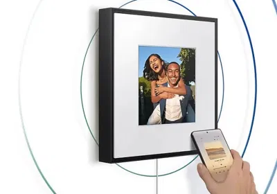 Chạm điện thoại Samsung vào Music Frame (Ảnh: Internet) Chạm điện thoại Samsung vào Music Frame (Ảnh: Internet)