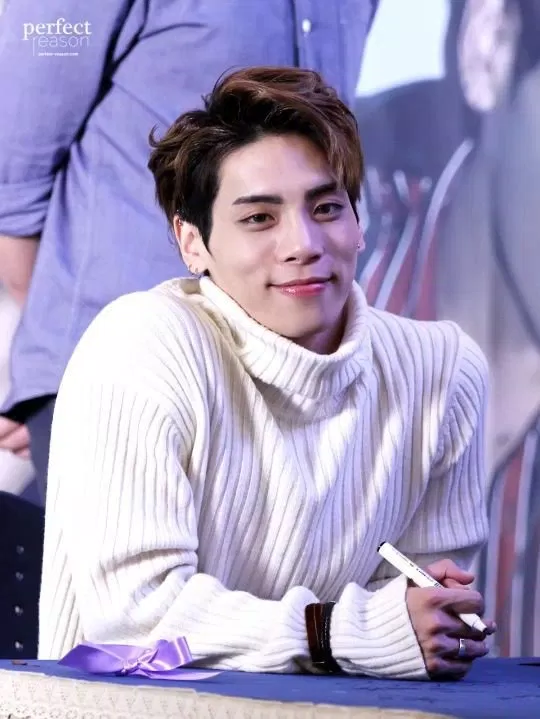 Các thành viên SHINee cũng thực hiện kế hoạch này với Jonghyun (Ảnh: Internet)