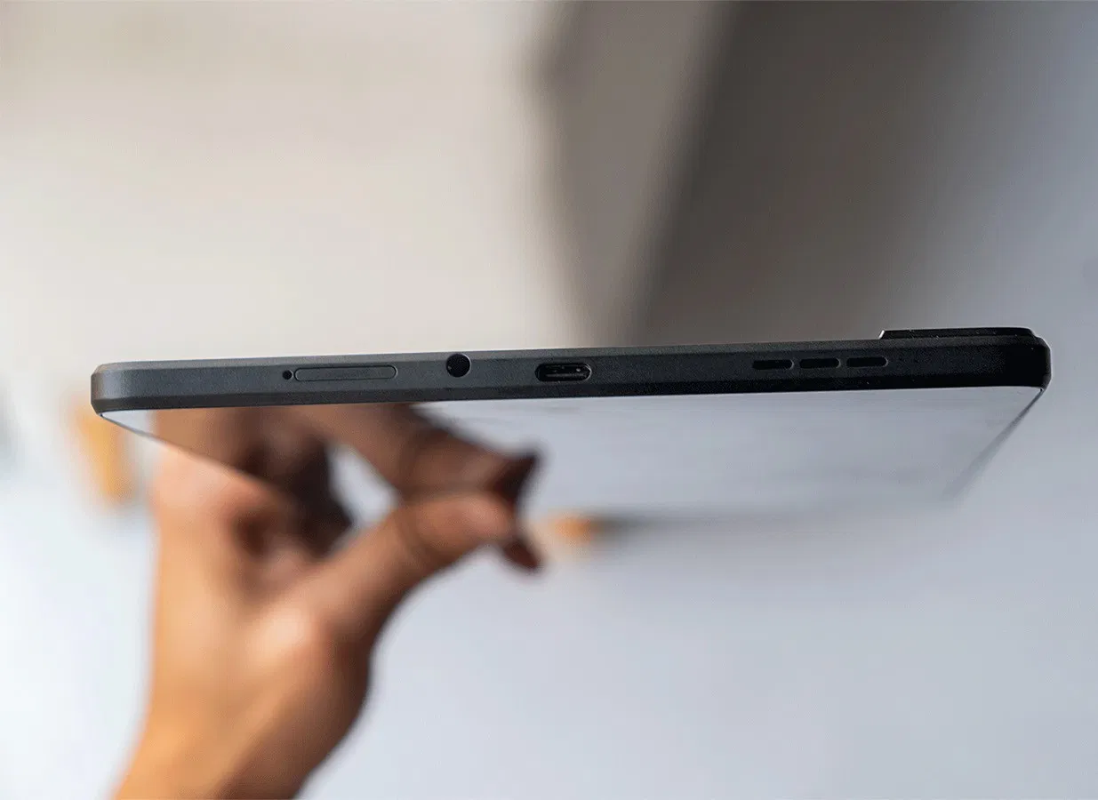 TCL TAB 10L Gen2 được trang bị các cổng kết nối khá đẩy đủ (Ảnh: Internet)