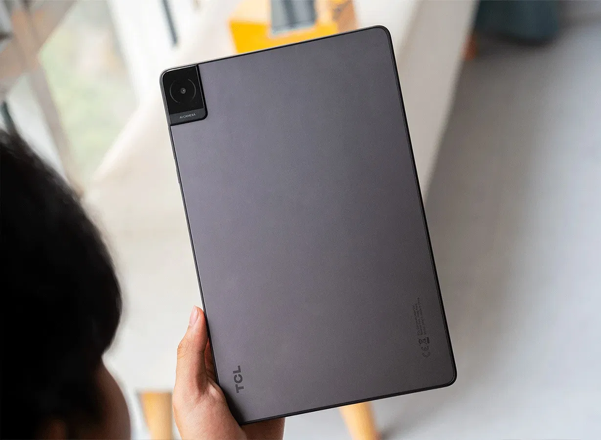 TCL TAB 10L Gen2, dù nằm trong phân khúc giá rẻ, nhưng vẫn được thiết kế mặt lưng nhôm nhám mờ khá sang trọng (Ảnh: Internet) TCL TAB 10L Gen2, dù nằm trong phân khúc giá rẻ, nhưng vẫn được thiết kế mặt lưng nhôm nhám mờ khá sang trọng (Ảnh: Internet)