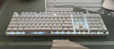 Bàn phím cơ tầm trung tốt nhất: Razer Pro Type Ultra (Ảnh: Internet)