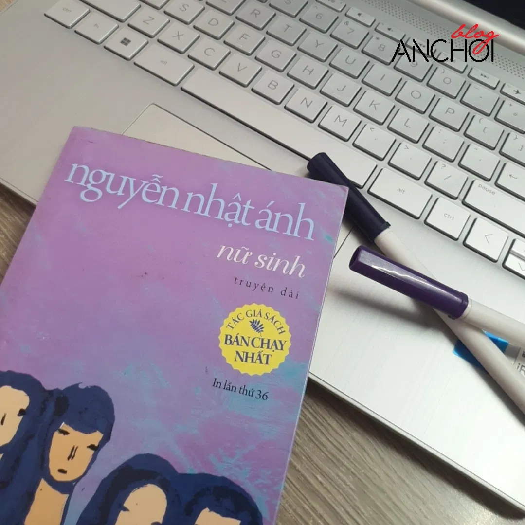 Bìa cũ truyện dài Nữ sinh. (Nguồn: BlogAnChoi) Bìa cũ truyện dài Nữ sinh. (Nguồn: BlogAnChoi)