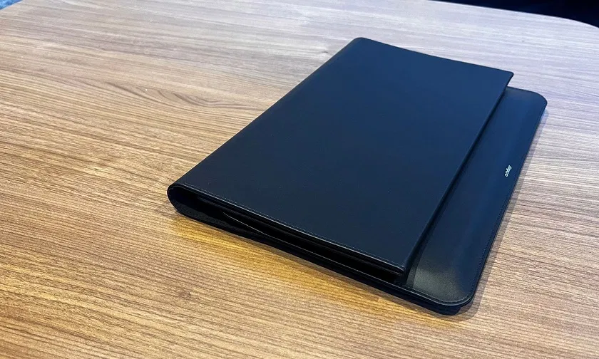 Túi đựng laptop Orbitkey Hybrid được gấp lại hoàn toàn (Ảnh: Internet) Túi đựng laptop Orbitkey Hybrid được gấp lại hoàn toàn (Ảnh: Internet)