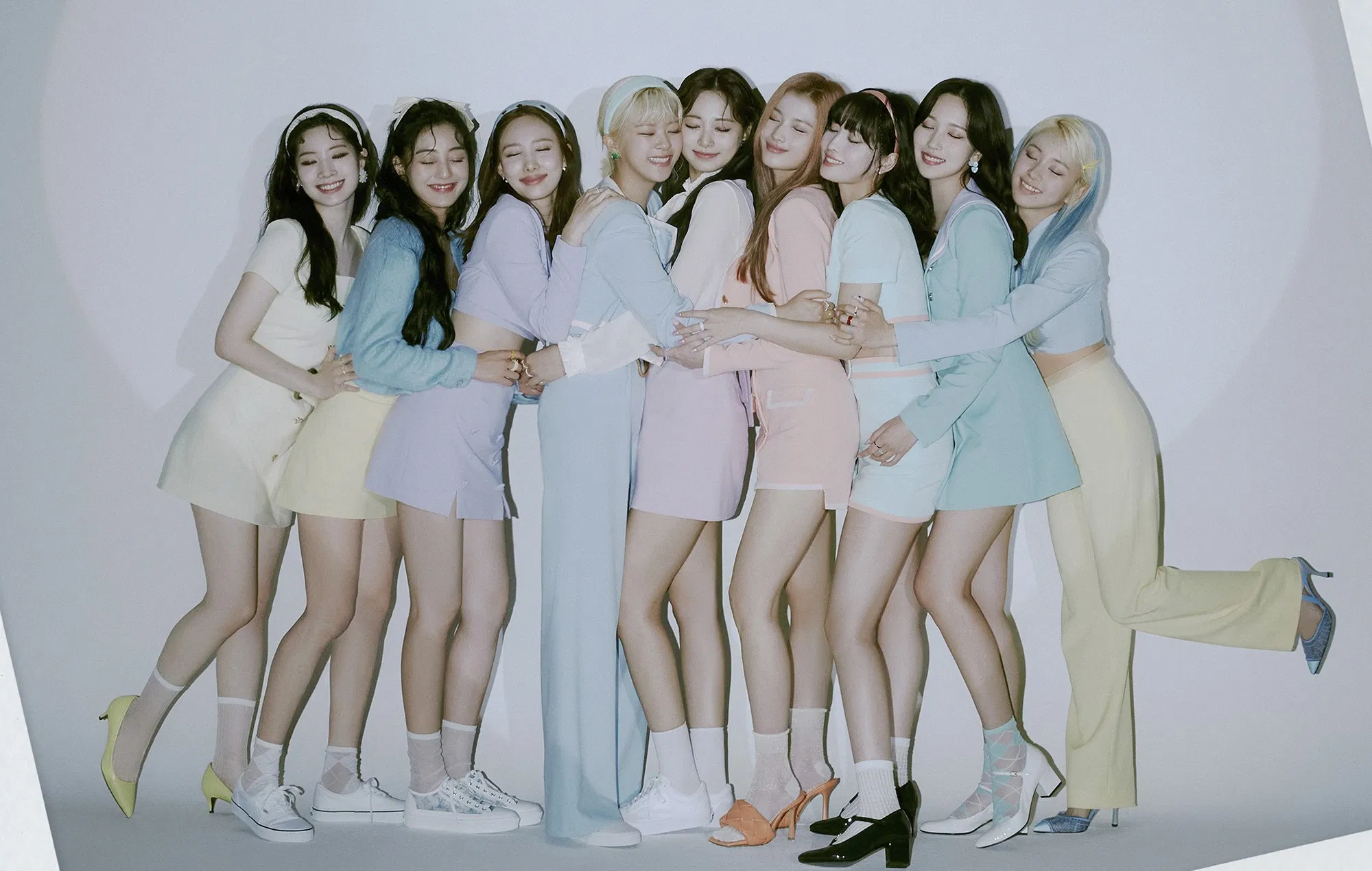 TWICE gây sốt ngay từ những ngày đầu debut (Ảnh: Internet)