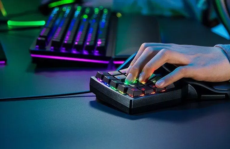 Sử dụng bàn phím keypad khi chơi game (Ảnh: Internet)