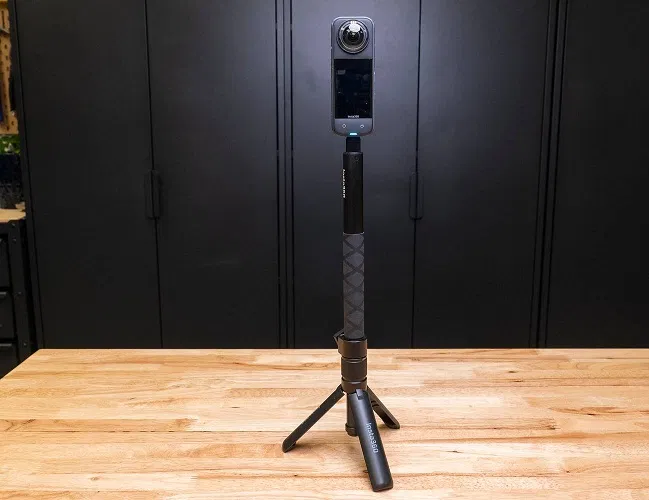 Camera Insta360 X4 được gắn vào chân máy (Ảnh: Internet) Camera Insta360 X4 được gắn vào chân máy (Ảnh: Internet)