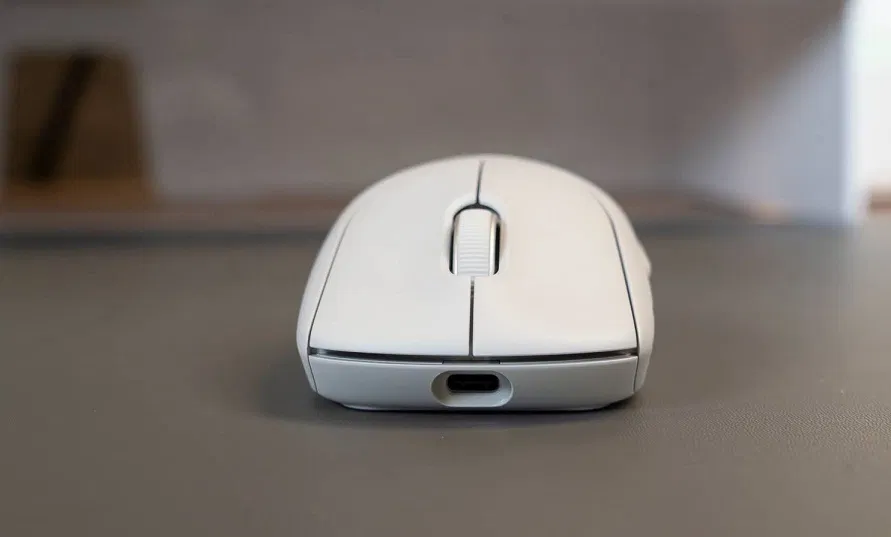 Chuột chơi game không dây Alienware Pro màu trắng (Ảnh: Internet) Chuột chơi game không dây Alienware Pro màu trắng (Ảnh: Internet)