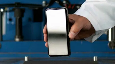 Gorilla Glass 7i có thể chịu được va đập từ độ cao 1 mét lên bề mặt gồ ghề như bê tông, trong khi các loại kính aluminosilicate cùng phân khúc khác thường chỉ chịu được độ cao tối đa 0.5 mét (Ảnh: Internet) Gorilla Glass 7i có thể chịu được va đập từ độ cao 1 mét lên bề mặt gồ ghề như bê tông, trong khi các loại kính aluminosilicate cùng phân khúc khác thường chỉ chịu được độ cao tối đa 0.5 mét (Ảnh: Internet)