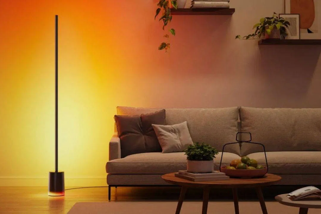 Đèn sàn Govee RGBIC trong phòng khách (Ảnh: Internet) Đèn sàn Govee RGBIC trong phòng khách (Ảnh: Internet)