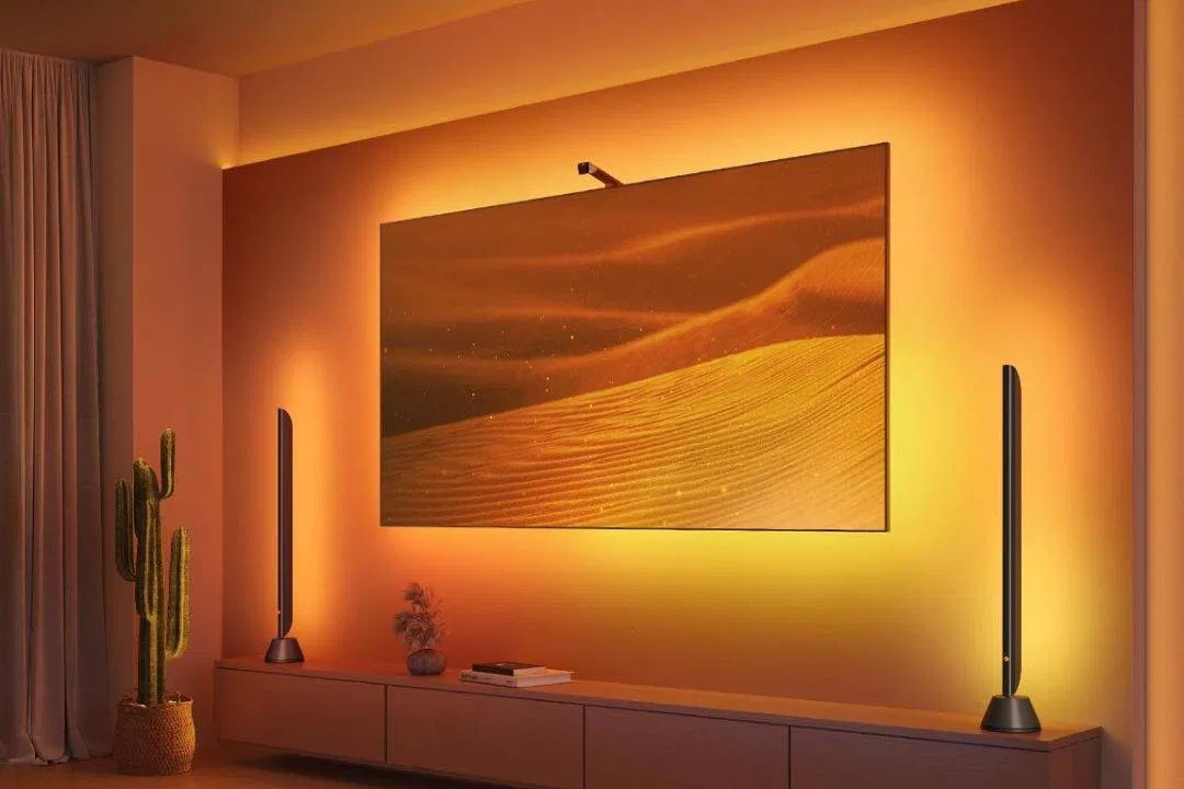 Đèn thông minh Govee TV Backlight 3 Lite được lắp phía sau TV (Ảnh: Internet) Đèn thông minh Govee TV Backlight 3 Lite được lắp phía sau TV (Ảnh: Internet)