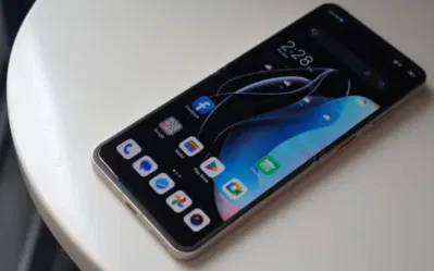 Điện thoại nubia Flip 5G mở ra (Ảnh: Internet) Điện thoại nubia Flip 5G mở ra (Ảnh: Internet)