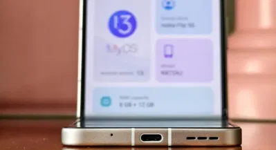 Cạnh dưới của điện thoại nubia Flip 5G (Ảnh: Internet) Cạnh dưới của điện thoại nubia Flip 5G (Ảnh: Internet)