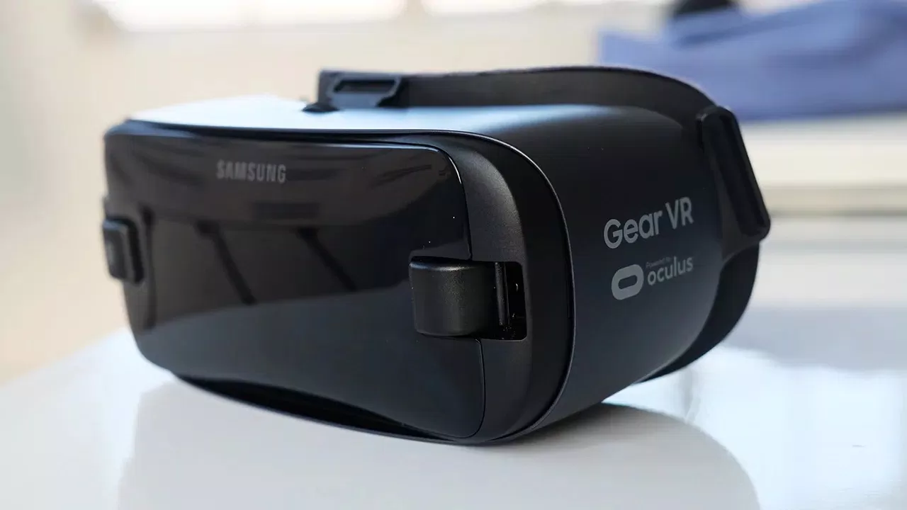 Gear VR (Ảnh: Internet)