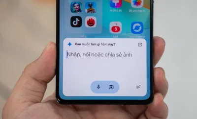 Bạn có thể giữ nút nguồn để kích hoạt Gemini (Ảnh: Internet) Bạn có thể giữ nút nguồn để kích hoạt Gemini (Ảnh: Internet)