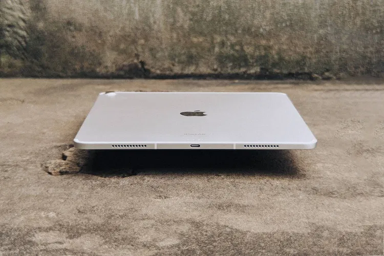 Cổng USB-C ở cạnh dưới của iPad Air M2 (Ảnh: Internet) Cổng USB-C ở cạnh dưới của iPad Air M2 (Ảnh: Internet)