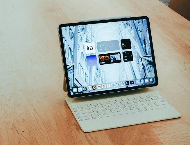 iPad Air M2 kết nối với bàn phím Magic (Ảnh: Internet) iPad Air M2 kết nối với bàn phím Magic (Ảnh: Internet)