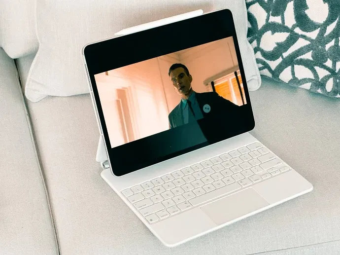 Xem phim trên iPad Air M2 (Ảnh: Internet) Xem phim trên iPad Air M2 (Ảnh: Internet)