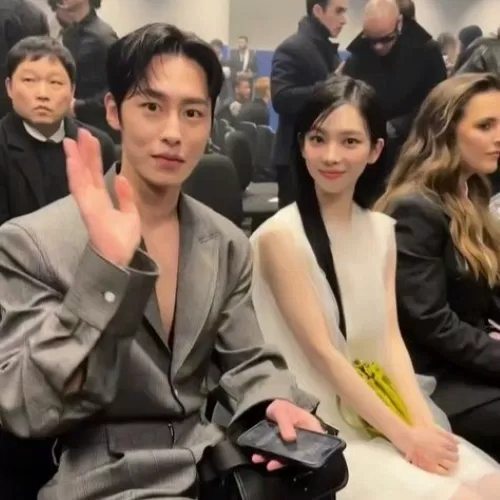 Một số người tin cho rằng Karina và Lee Jae Wook đã phải lòng nhau từ cái nhìn đầu tiên. Nguồn: ảnh từ Internet