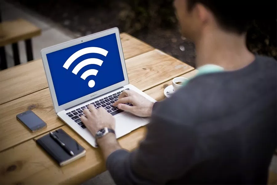 Sử dụng WiFi công cộng có thể gây mất an toàn bảo mật (Ảnh: Internet)