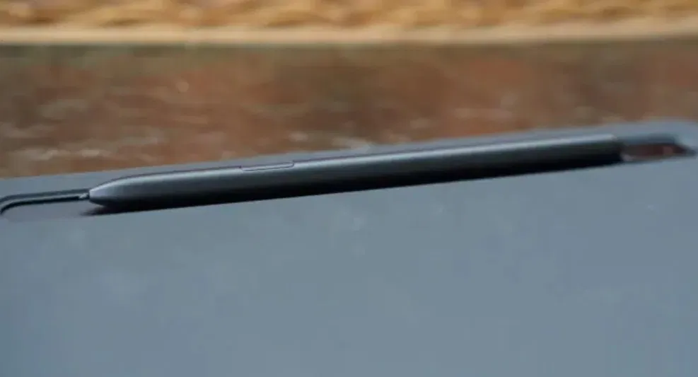 Khe cắm bút S Pen của Galaxy Tab S7 FE (Ảnh: Internet) Khe cắm bút S Pen của Galaxy Tab S7 FE (Ảnh: Internet)