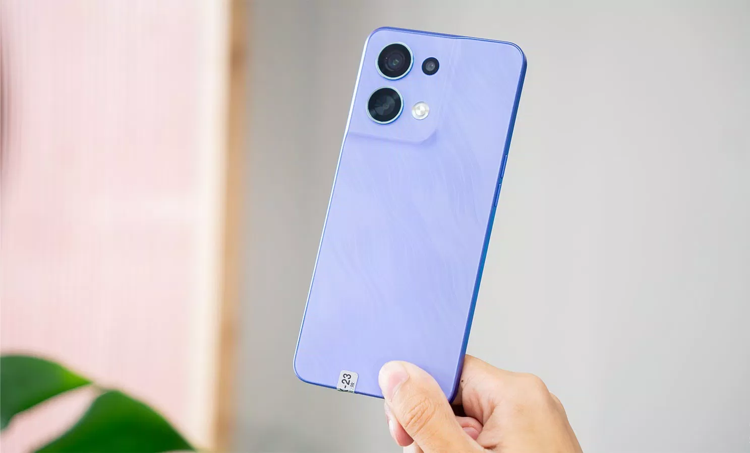 OPPO Reno8 5G gây ấn tượng với cụm camera sau được thiết kế độc đáo khá giống với Redmi Note 13 (Ảnh: Internet) OPPO Reno8 5G gây ấn tượng với cụm camera sau được thiết kế độc đáo khá giống với Redmi Note 13 (Ảnh: Internet)
