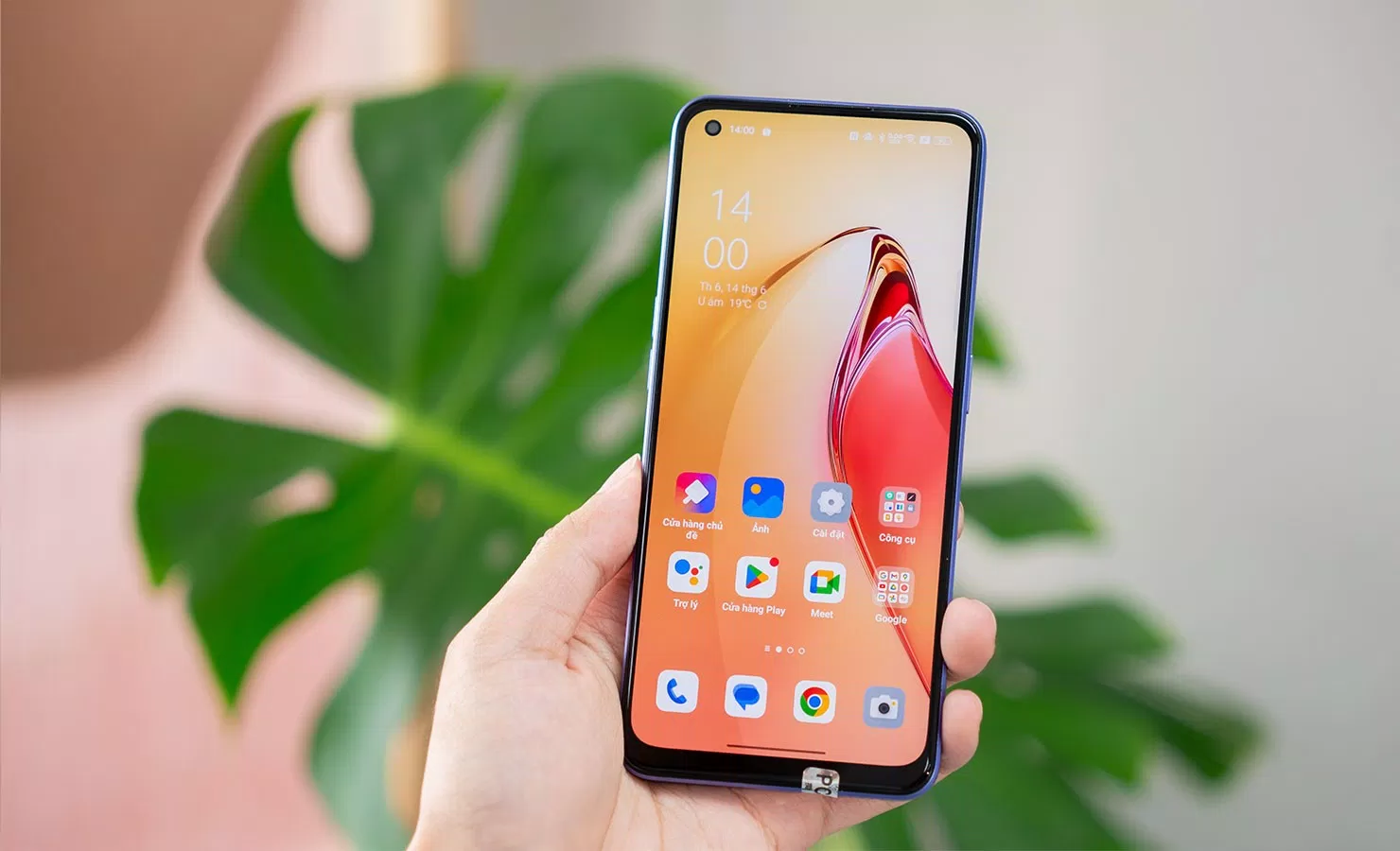 OPPO Reno8 5G là viên pin dung lượng khá tầm trung chỉ 4.500mAh, nhưng bù lại hỗ trợ sạc nhanh SuperVOOC 80W, giúp người dùng có thể sạc đầy pin nhanh chóng chỉ trong tíc tắc (Ảnh: Internet) OPPO Reno8 5G là viên pin dung lượng khá tầm trung chỉ 4.500mAh, nhưng bù lại hỗ trợ sạc nhanh SuperVOOC 80W, giúp người dùng có thể sạc đầy pin nhanh chóng chỉ trong tíc tắc (Ảnh: Internet)