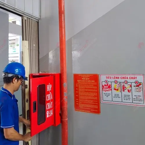 Lối thoát hiểm và cửa ra vào cần đủ rộng rãi để đảm bảo có thể di tản một cách nhanh chóng và an toàn khi cần thiết. Nguồn: ảnh từ Internet.