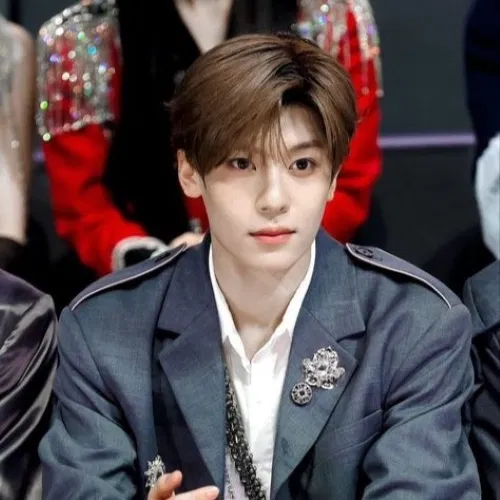 Tuy trong giống nhau nhưng Jaehyun mang vẻ đẹp trưởng thành, sâu lắng, Sion lại mang nét đẹp hơi hướng năng động và nghịch ngợm của tuổi mới lớn. Nguồn: Ảnh từ Internet.