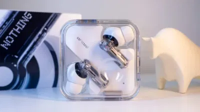 Tai nghe Nothing Ear 2 với hộp trong suốt (Ảnh: Internet) Tai nghe Nothing Ear 2 với hộp trong suốt (Ảnh: Internet)