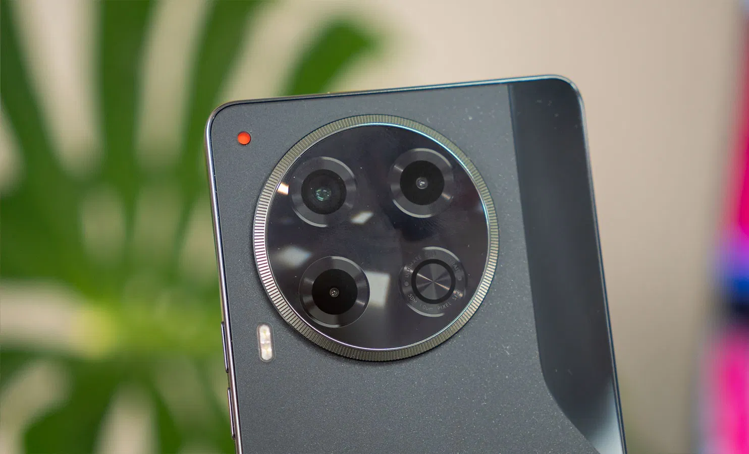 TECNO CAMON 30 có thiết kế cụm camera khá giống lò bếp (Ảnh: Internet) TECNO CAMON 30 có thiết kế cụm camera khá giống lò bếp (Ảnh: Internet)