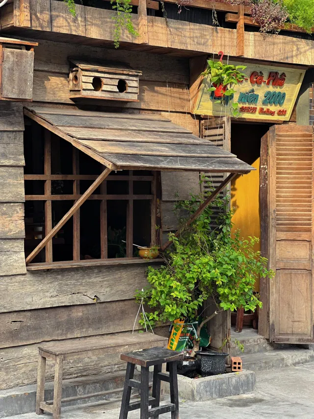 Tiệm cà phê thập niên 2000 (Nguồn: Internet) Tiệm cà phê thập niên 2000 (Nguồn: Internet)