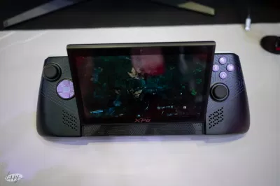 XPG Nia là máy chơi game cầm tay đầu tiên sử dụng chuẩn CAMM (Ảnh: Internet) XPG Nia là máy chơi game cầm tay đầu tiên sử dụng chuẩn CAMM (Ảnh: Internet)