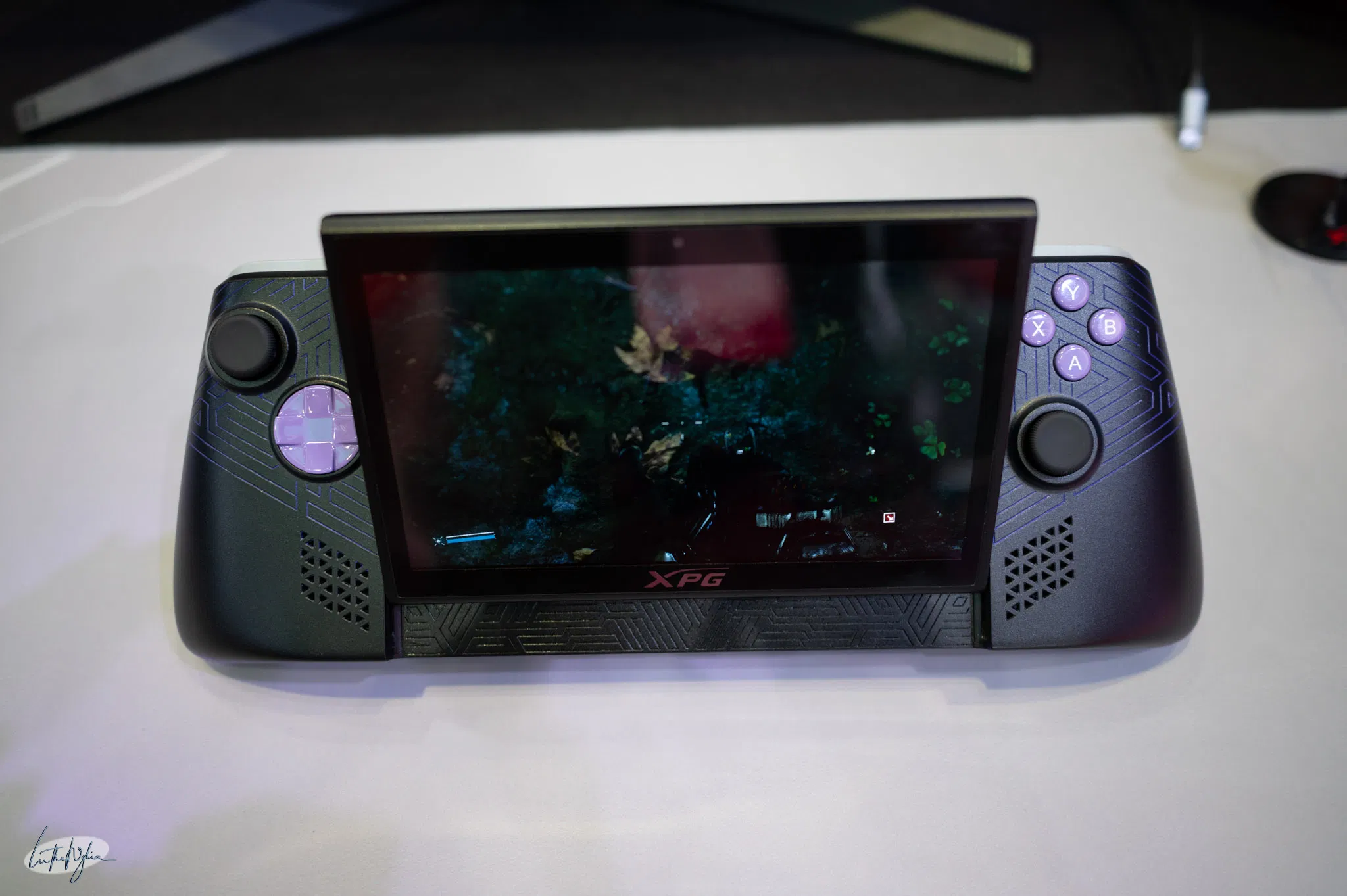 XPG Nia là máy chơi game cầm tay đầu tiên sử dụng chuẩn CAMM (Ảnh: Internet) XPG Nia là máy chơi game cầm tay đầu tiên sử dụng chuẩn CAMM (Ảnh: Internet)