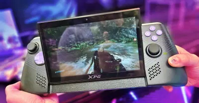 Màn hình có khả năng trượt lên trên trục xoay, cho phép người dùng điều chỉnh góc nhìn thoải mái nhất, giảm thiểu tình trạng mỏi cổ khi chơi game trong thời gian dài. (Ảnh: Internet) Màn hình có khả năng trượt lên trên trục xoay, cho phép người dùng điều chỉnh góc nhìn thoải mái nhất, giảm thiểu tình trạng mỏi cổ khi chơi game trong thời gian dài. (Ảnh: Internet)