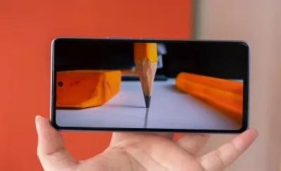 ZTE Family sở hữu màn hình AMOLED 6.6 inch độ phân giải Full HD+, mang đến trải nghiệm hình ảnh sống động và sắc nét hơn so với các đối thủ cùng tầm giá (Ảnh: Internet) ZTE Family sở hữu màn hình AMOLED 6.6 inch độ phân giải Full HD+, mang đến trải nghiệm hình ảnh sống động và sắc nét hơn so với các đối thủ cùng tầm giá (Ảnh: Internet)