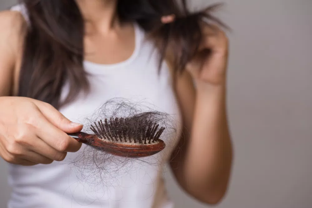 Nguyên nhân gây rụng tóc là gì?