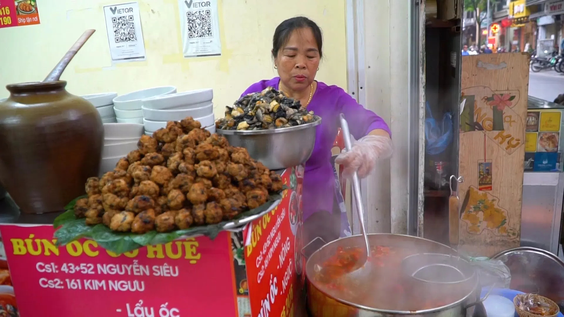 Quán bún ốc cô Huệ nổi tiếng lâu đời với hương vị truyền thống chuẩn Hà Nội (Nguồn: Internet)