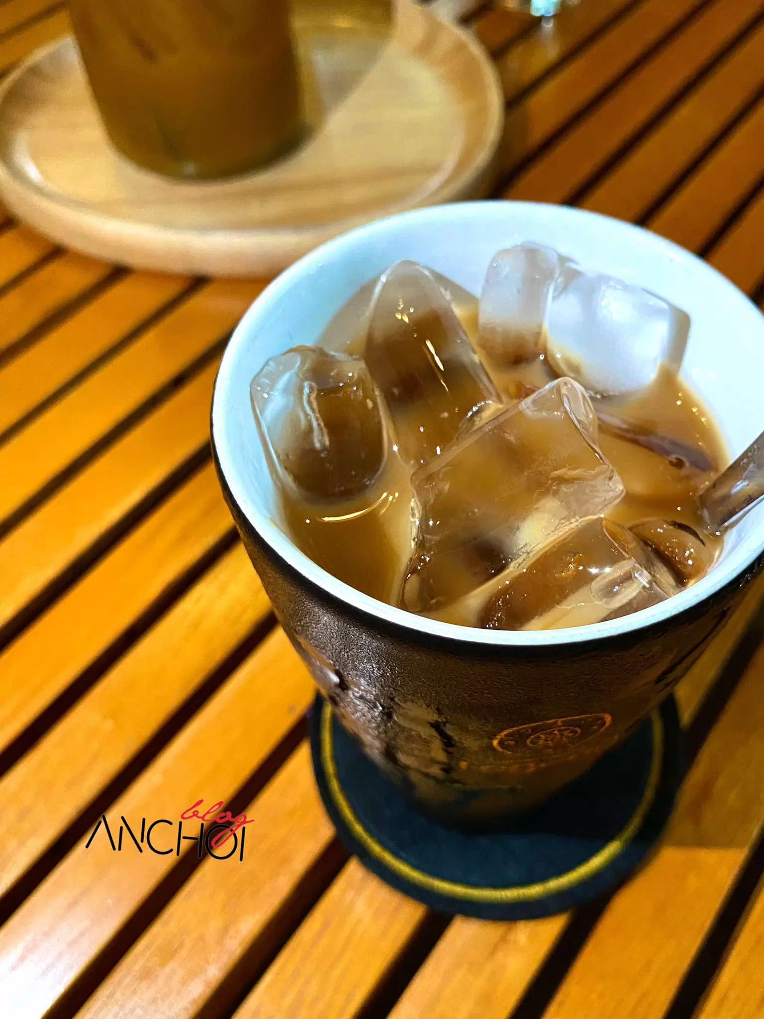 Món café sữa đá tại quán café Trung Nguyên Legend (nguồn: BlogAnChoi)