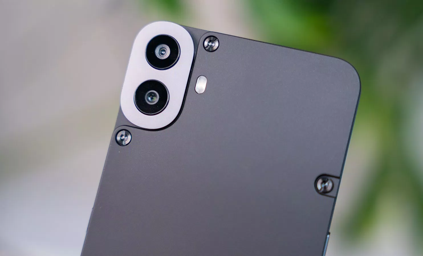 CMF Phone 1 được trang bị cảm biến chính 50MP, khẩu độ f/1.8, nhưng lại không có ống kính góc siêu rộng (Ảnh: Internet) CMF Phone 1 được trang bị cảm biến chính 50MP, khẩu độ f/1.8, nhưng lại không có ống kính góc siêu rộng (Ảnh: Internet)