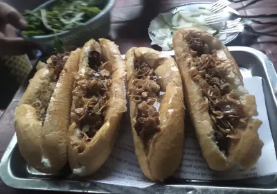 Bánh mì pate đặc sản Nam Định. (Ảnh: Internet)