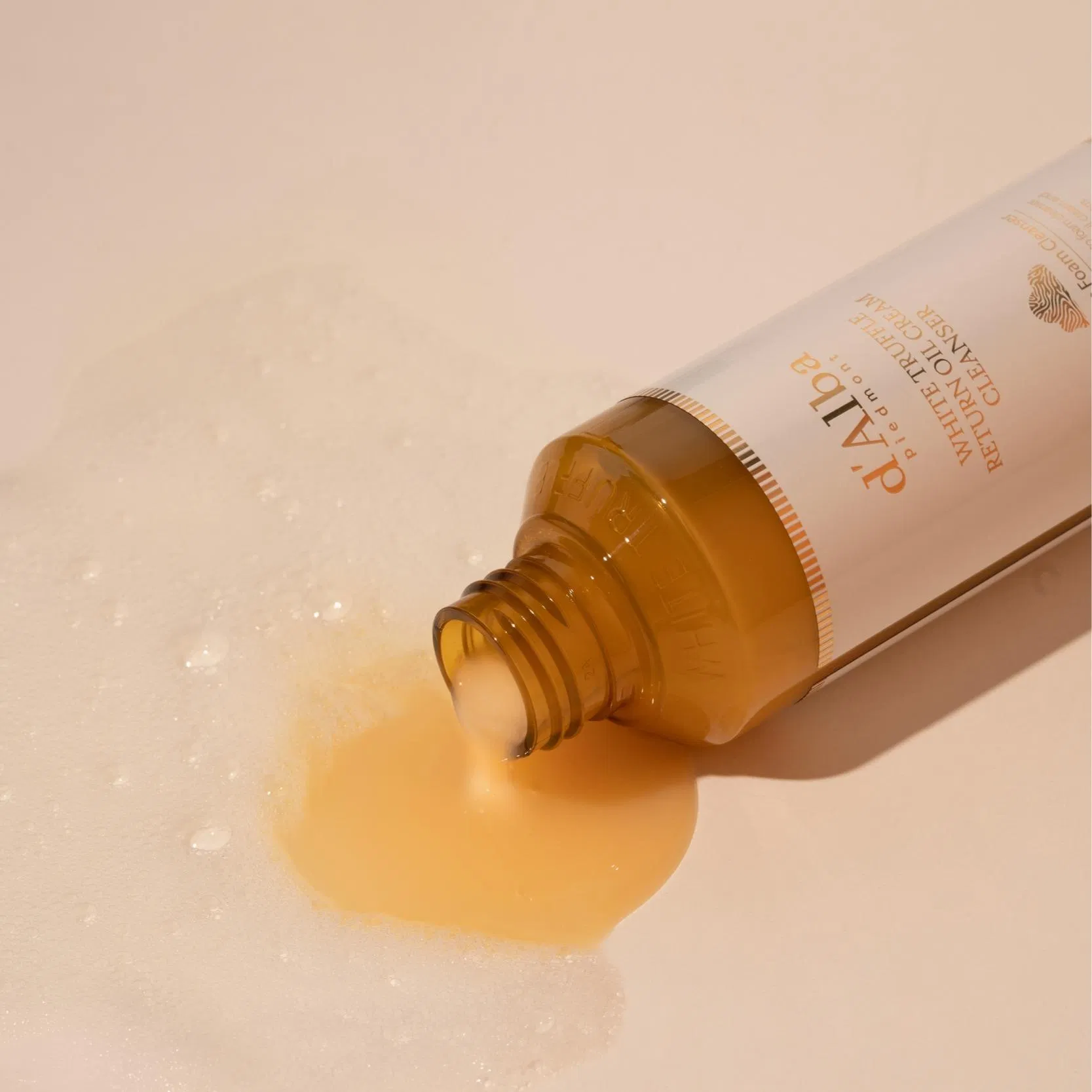 Review dầu rửa mặt tạo bọt thuần chay dAlba White Truffle Return Oil Cream Cleanser: Có tốt như lời đồn? bao bì chống oxy hóa công dụng d Alba d Alba White Truffle Return Oil Cream Cleanser dầu rửa mặt Dầu rửa mặt d Alba White Truffle Return Oil Cream Cleanser dầu rửa mặt tạo bọt thuần chay d Alba White Truffle Return Oil Cream Cleanser dưỡng ẩm giá bao nhiêu Khách hàng kháng khuẩn làm đẹp làm sạch da làm sạch lớp makeup ngừa mụn nhược điểm Phân tích Phân tích thành phần chính Review dầu rửa mặt d Alba rửa mặt Skincare tạo bọt thành phần thành phần chính thiết kế thông tin thuần chay thương hiệu