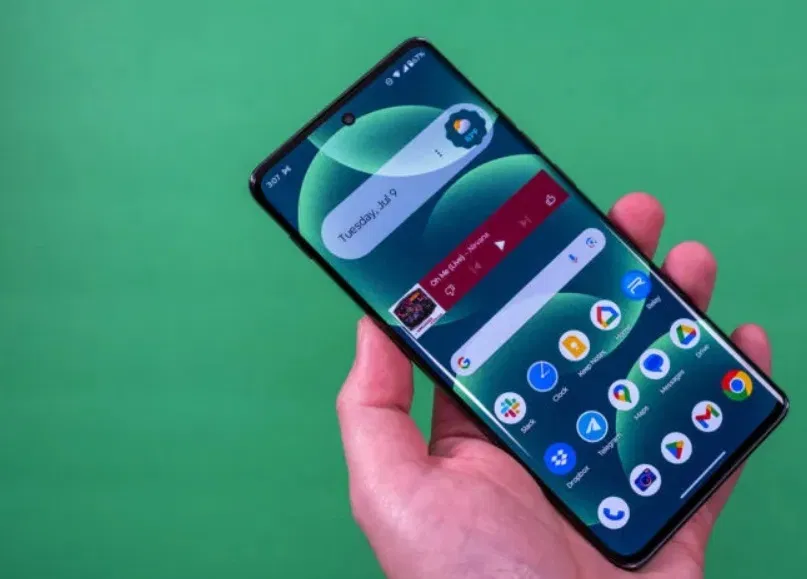Màn hình của điện thoại Motorola Edge 2024 (Ảnh: Internet) Màn hình của điện thoại Motorola Edge 2024 (Ảnh: Internet)