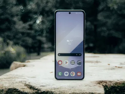 Điện thoại Galaxy Z Flip 6 mở ra (Ảnh: Internet) Điện thoại Galaxy Z Flip 6 mở ra (Ảnh: Internet)