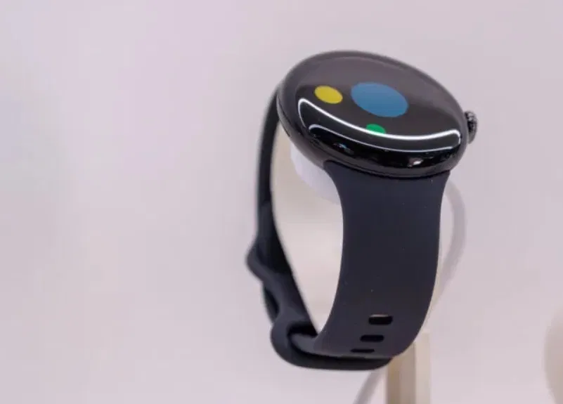 Đồng hồ Pixel Watch 2 màu đen (Ảnh: Internet) Đồng hồ Pixel Watch 2 màu đen (Ảnh: Internet)