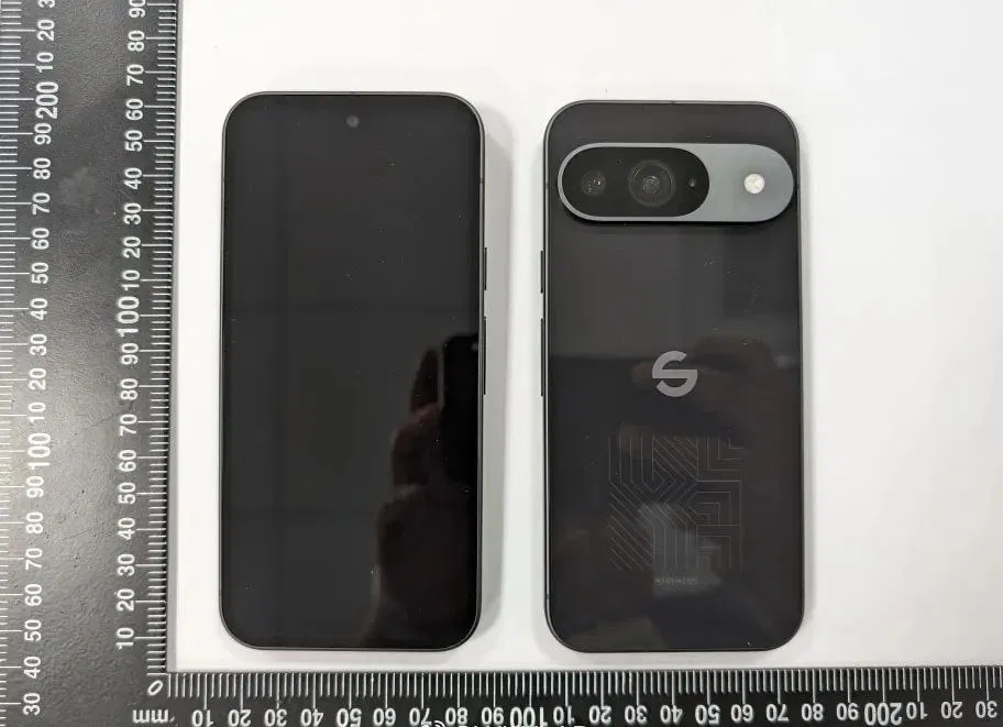 Thiết kế của Pixel 9 Pro chính là cụm camera sau. Thay vì trải dài theo chiều ngang như các thế hệ trước, cụm camera giờ đây được đặt nổi bật trong một mô-đun riêng biệt, tạo nên sự khác biệt và thu hút (Ảnh: Internet) Thiết kế của Pixel 9 Pro chính là cụm camera sau. Thay vì trải dài theo chiều ngang như các thế hệ trước, cụm camera giờ đây được đặt nổi bật trong một mô-đun riêng biệt, tạo nên sự khác biệt và thu hút (Ảnh: Internet)