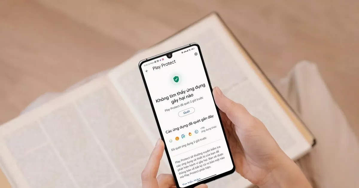 Nếu bạn chưa bật tính năng Google Play Protect, Chrome vẫn sẽ hiển thị cảnh báo để nhắc nhở bạn về những rủi ro tiềm ẩn khi cài đặt các ứng dụng từ bên ngoài (Ảnh: Internet) Nếu bạn chưa bật tính năng Google Play Protect, Chrome vẫn sẽ hiển thị cảnh báo để nhắc nhở bạn về những rủi ro tiềm ẩn khi cài đặt các ứng dụng từ bên ngoài (Ảnh: Internet)