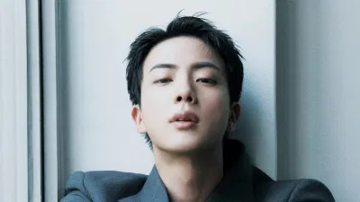 Jin chia sẻ về những trải nghiệm trong suốt mười một năm hoạt động cùng BTS (Ảnh: Internet)