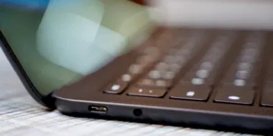 Các cổng kết nối ở bên trái của Pixelbook Go (Ảnh: Internet) Các cổng kết nối ở bên trái của Pixelbook Go (Ảnh: Internet)